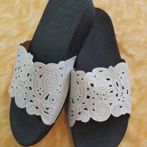 New White Flora Fitflop size 8.5